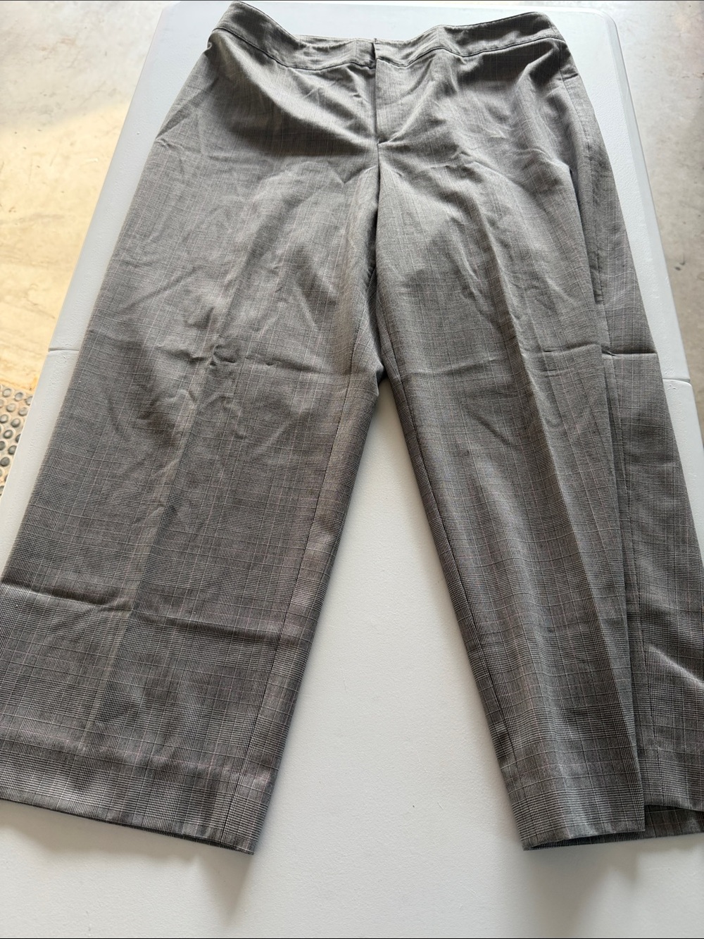 Woman’s Apt. 9 Gray Plaid Dress cropped Pants, Size 14